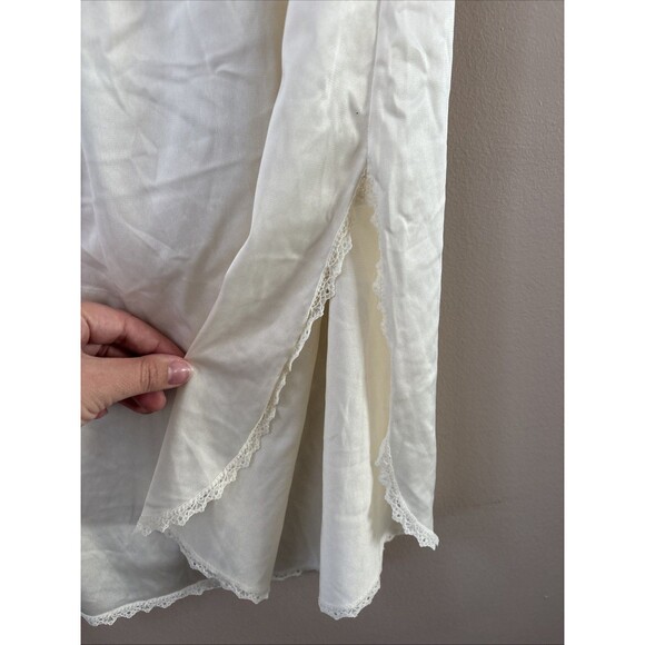 Vintage Vanity Fair Nylon Slip Skirt L Nude Lace Trim Elastic Waist Lingerie - Picture 2 of 5